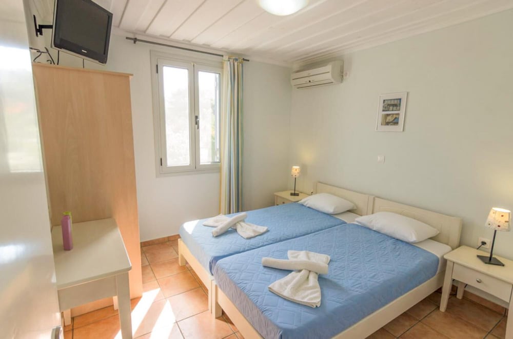 Maria Beach House Large Private Pool Walk to Beach Sea Views A C Wifi - 2176 view 3