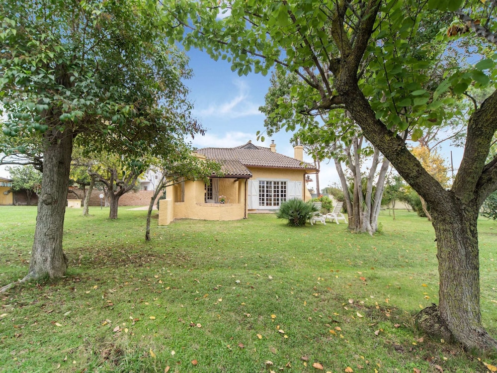 Beautiful Holiday Home in Ardea With Garden view 2