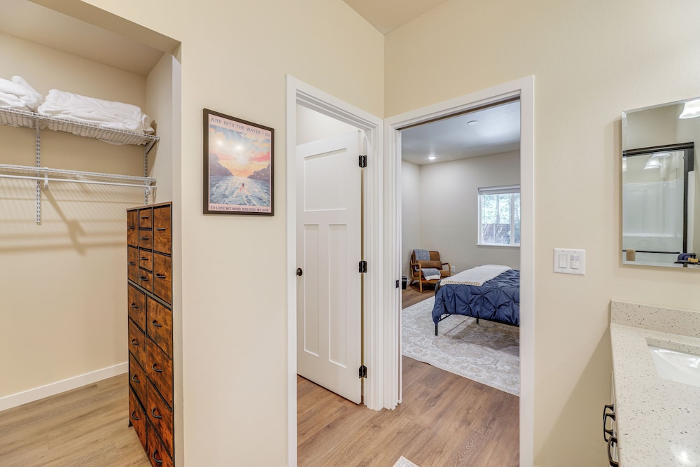 Family-friendly Florence Home: 3 Mi to the Coast!