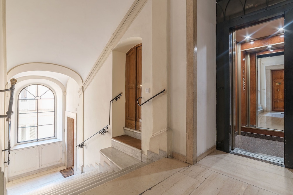 Montecitorio Lovely Apartment