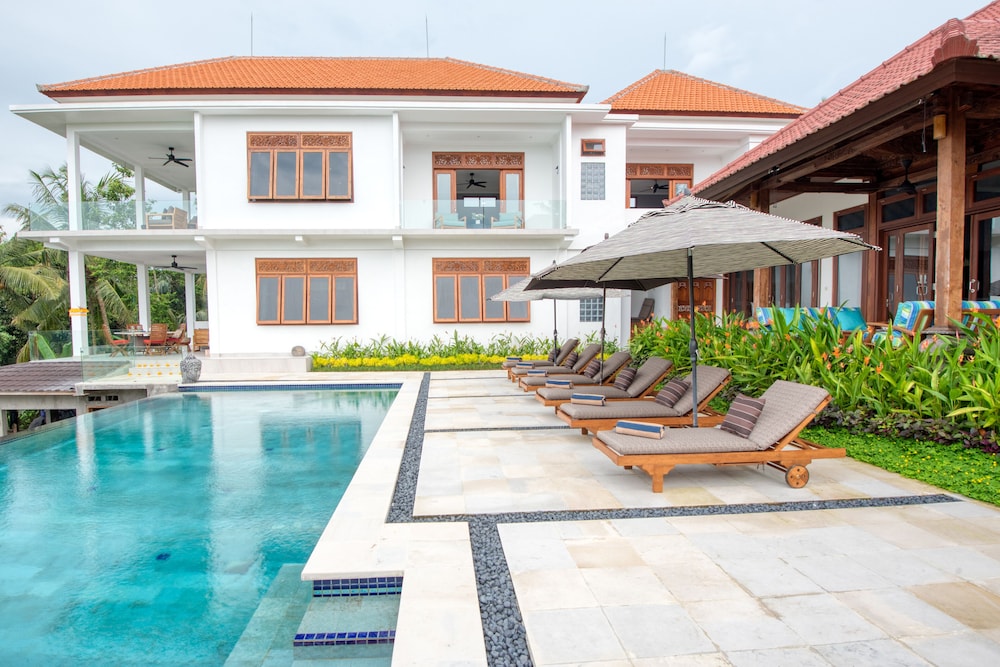 Lebah Villas