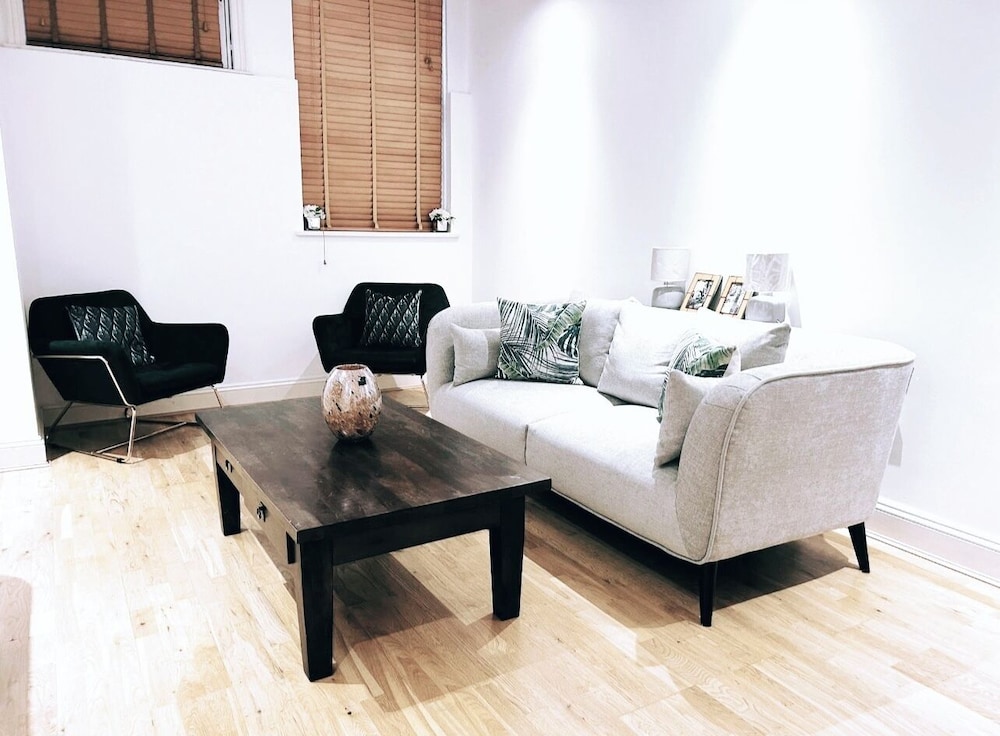 LUX Oxford Street Marylebone Flat
