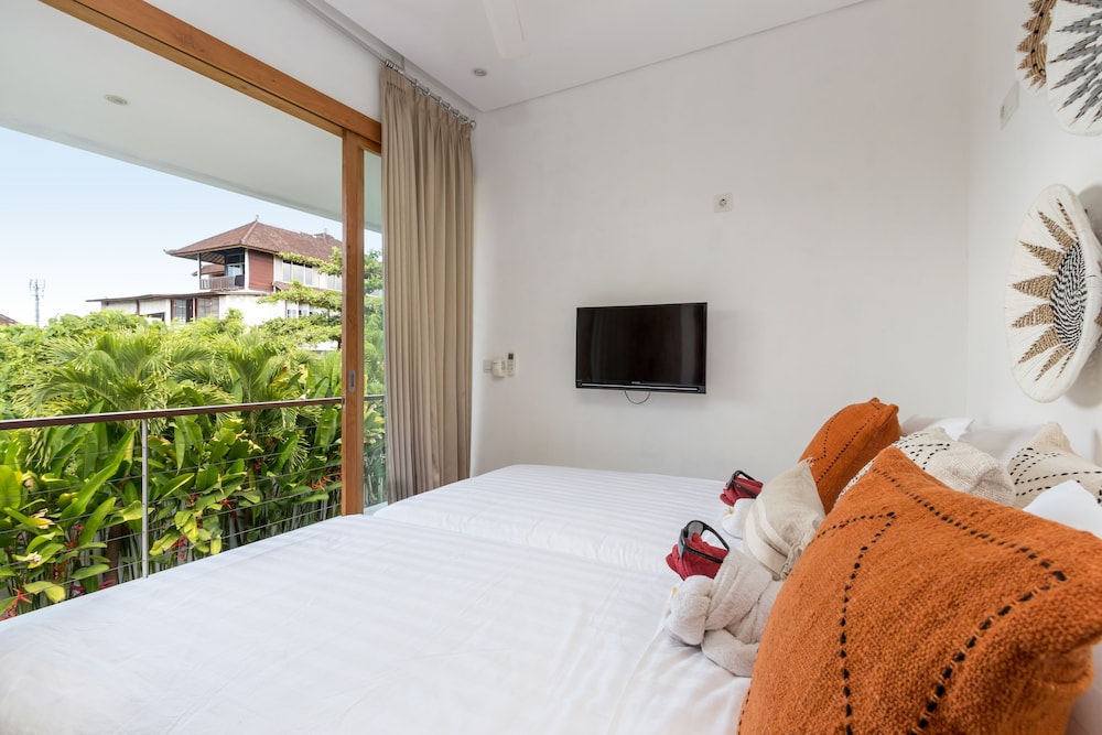 Beautiful Boho-chic 4br Tropical Villa in Pererenan Canggu