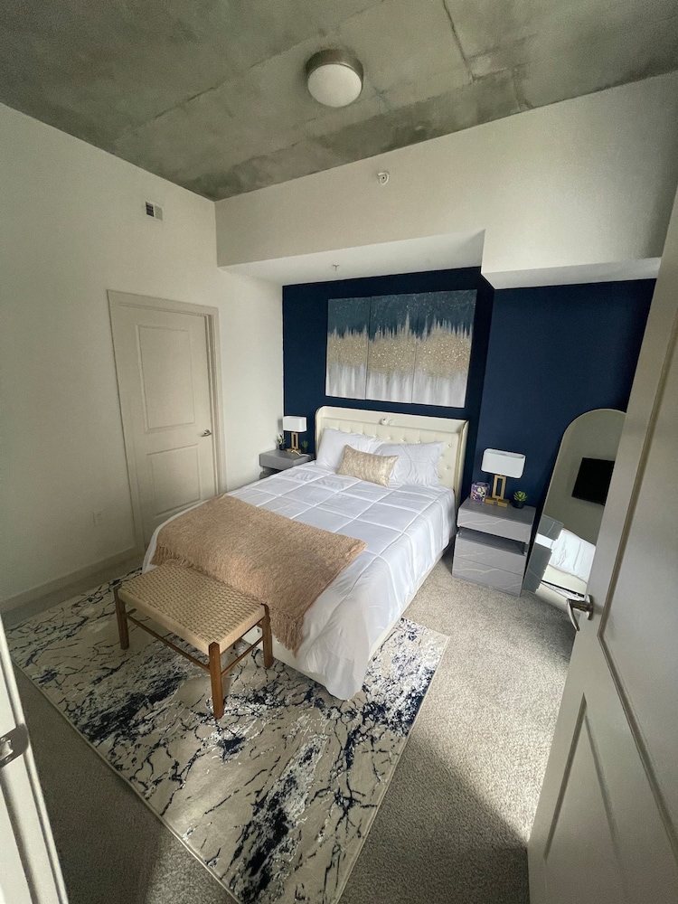 Royal Escape Midtown High Rise