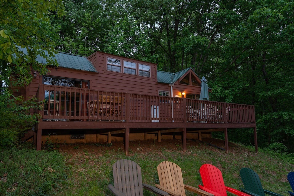 Engadine Inn  Cabins - Property Image 12