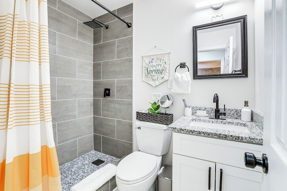 11 Mi to Marietta Square: Modern Apt w/ Yard!
