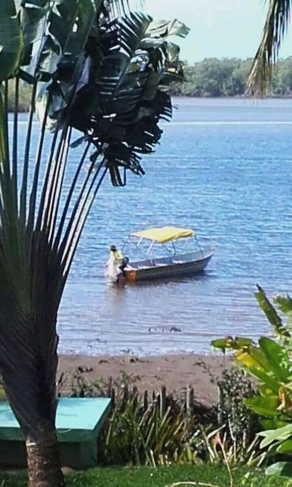 Casa de Temporada Felicidade, 38 Hóspedes, 2 Piscinas, 9 Suítes e 2 Churrasqueiras em Itacaré Bahia