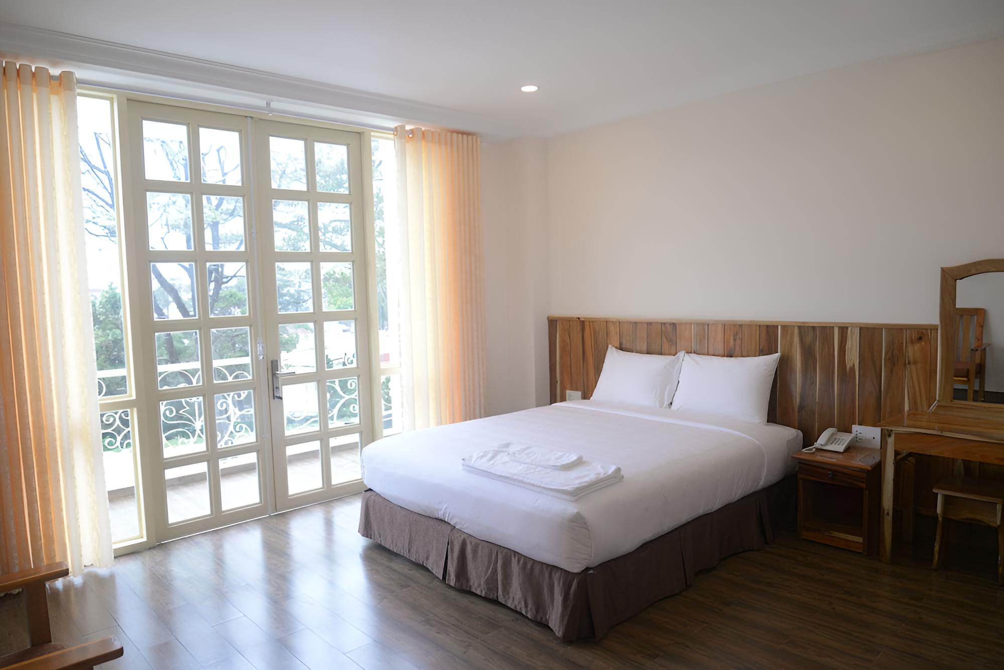 Lake View Hotel