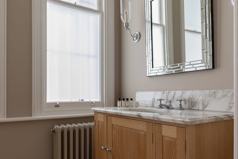 Earl's Court Square XI by Onefinestay