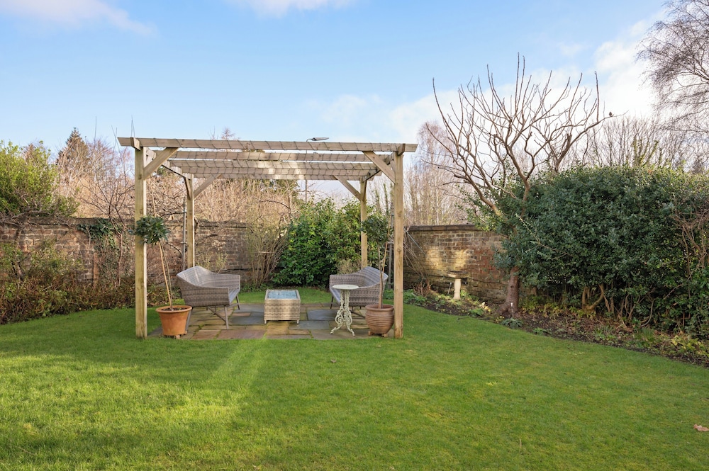 Eskbank Terrace Spacious House