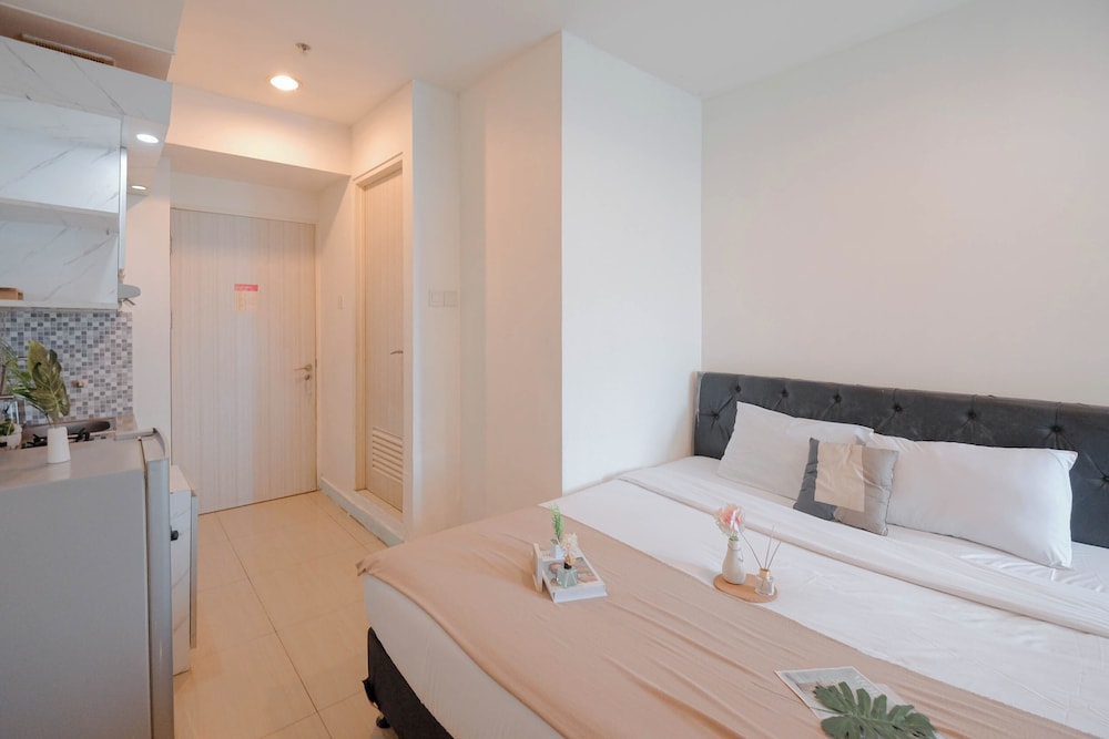 Neutral Studio Room At Grand Kamala Lagoon Apartment