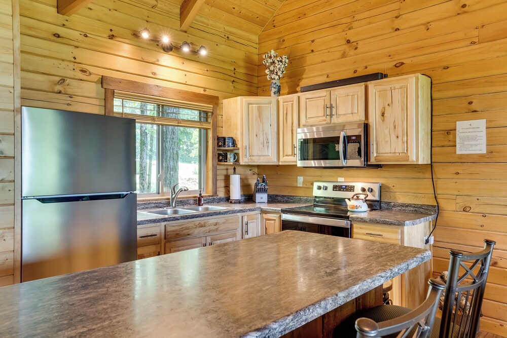 'pine Knob' Cabin w/ Snowy Bluff Views in Mindoro!
