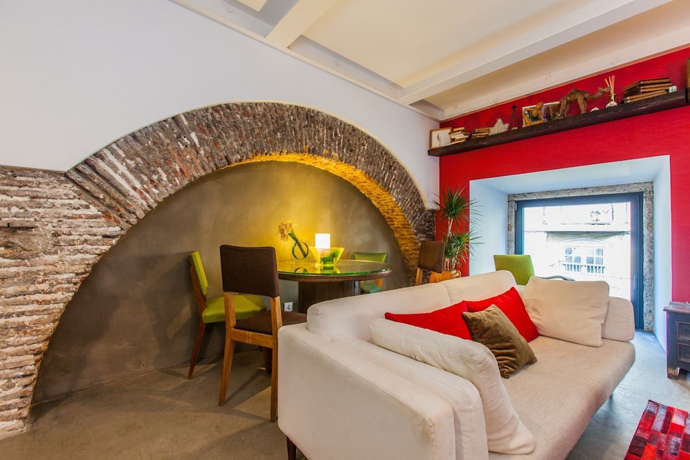The Old Stables Chiado Apartments