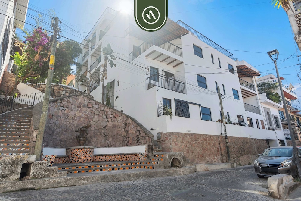 Luxury 2 BR - Downtown - Pool - Sunset in Terrace