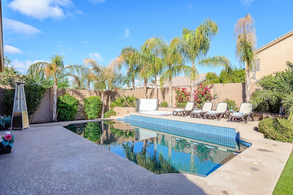Casa Solara 4 Bedroom Home by RedAwning