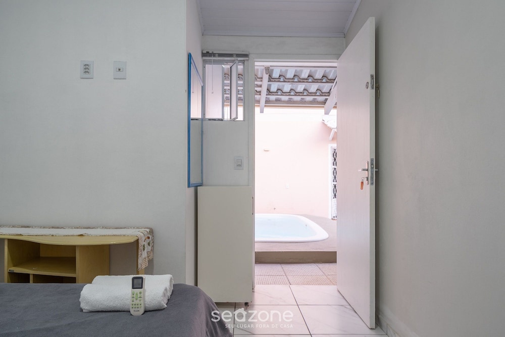 5BR Home w/ Pool in Penha Center Bsl190