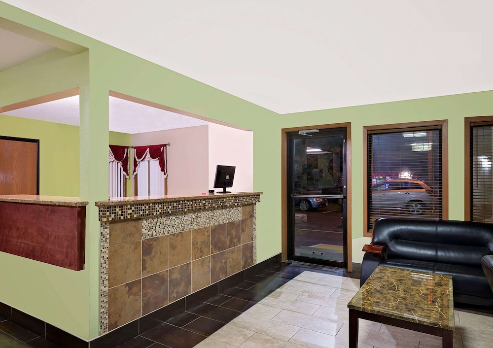 Super 8 by Wyndham Muncie/Ball St. College Area view 4
