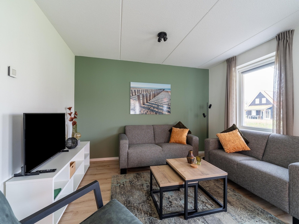Luxurious Holiday Home With Parking