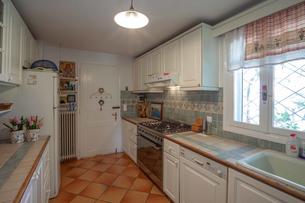 Beautiful mini eco farmhouse