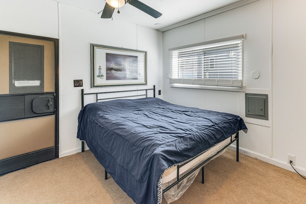Resort Amenities, 7 Mi to Dtwn: Sarasota Home!