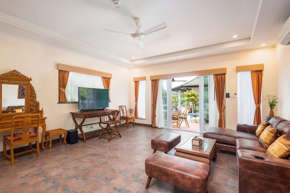 Sahaswara Luxury Villa Pattaya