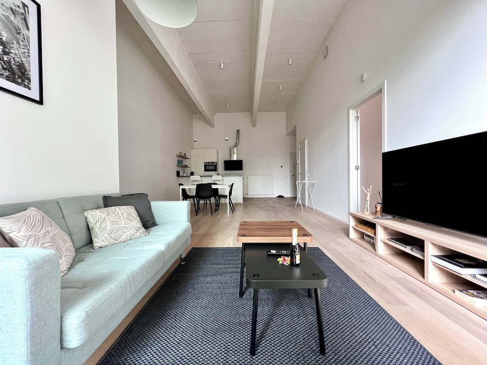 Spacious Loft Instant Favourite Up to 4