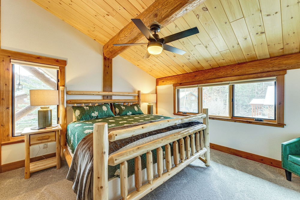 Cabin 3/4 Mi to Red River Ski & Summer Area