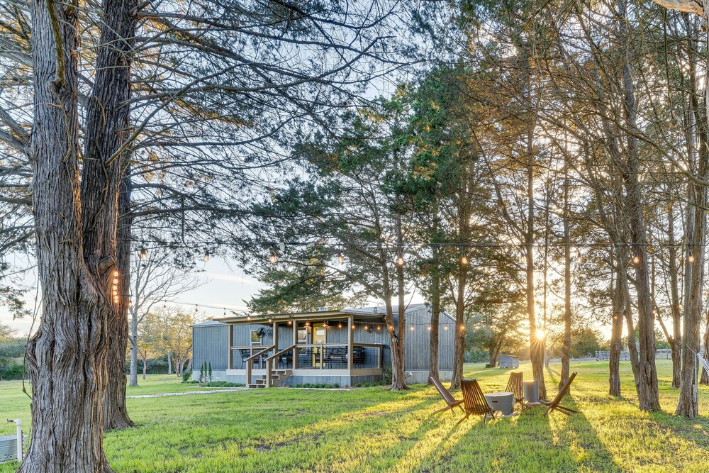 Near Majek Vineyard: Private Schulenburg Cabin view 3