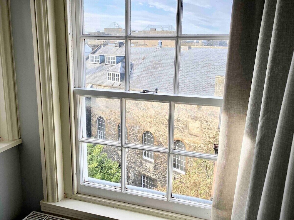The Georgian Loft Apartment Central Bath view 2