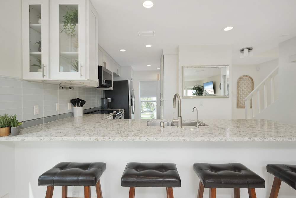 Surfside Six F, photo 37