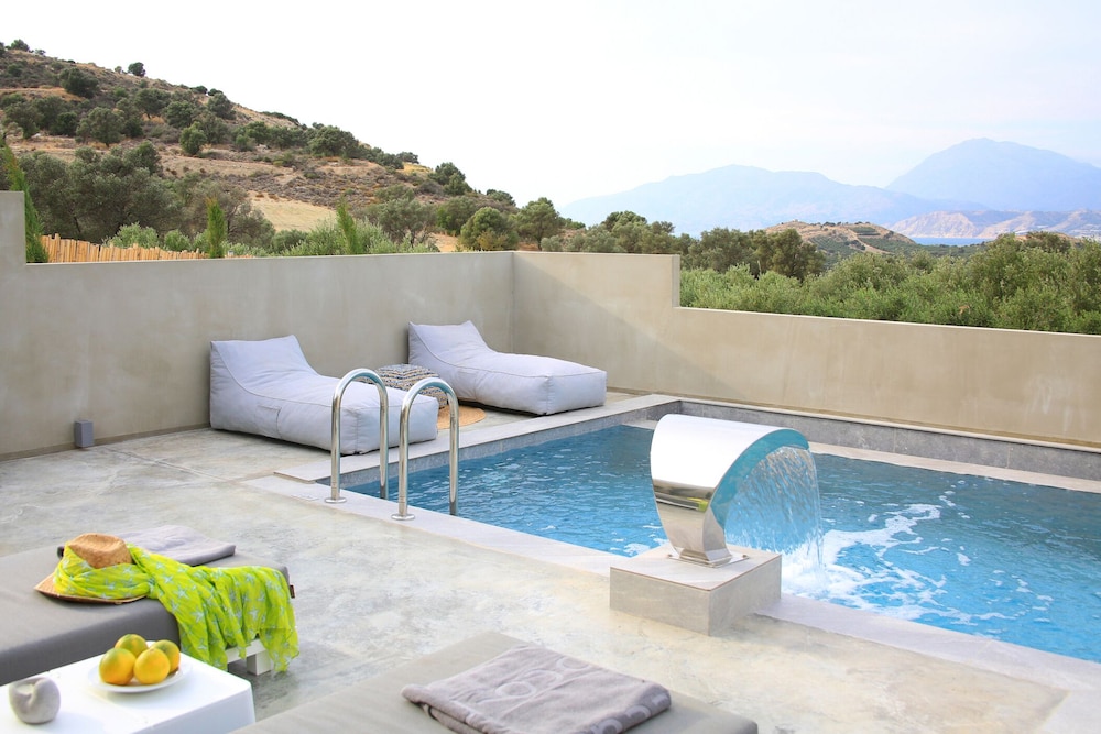 MARNOS VILLAS photo 3