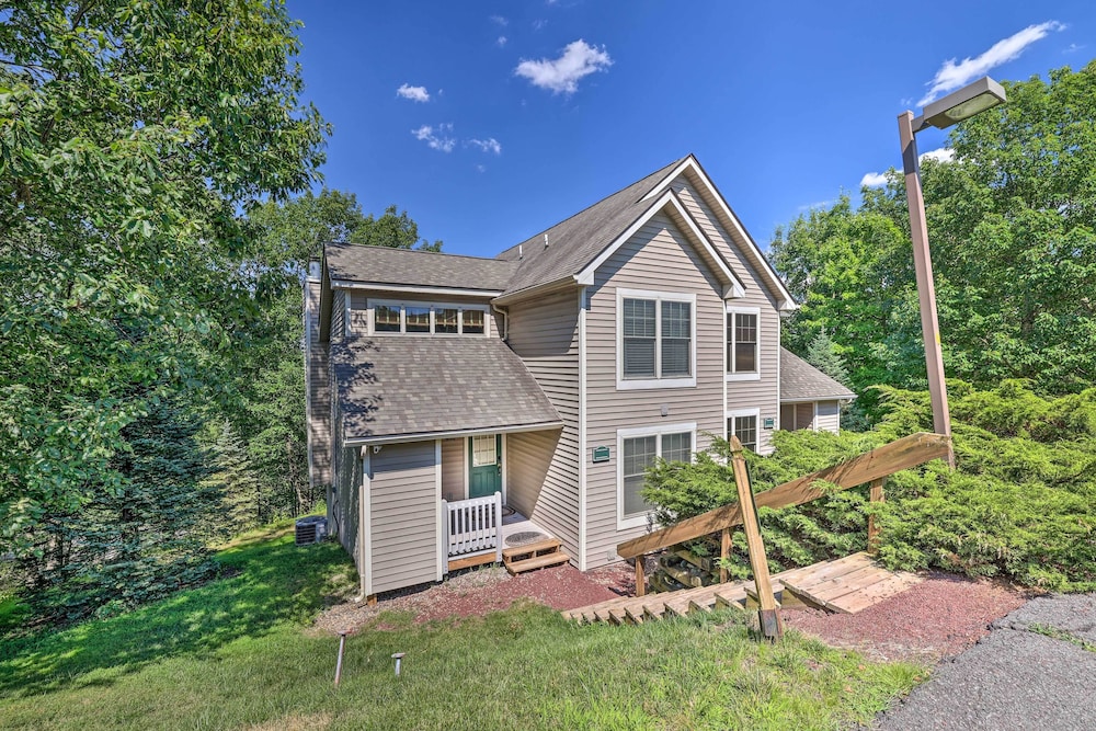 Tannersville Townhome, Near Camelback Mtn! view 5