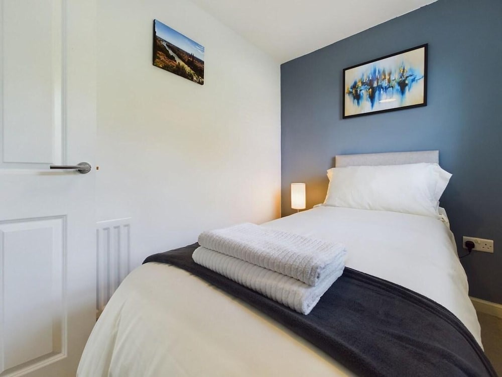 Riverfront Staffordshire Retreat