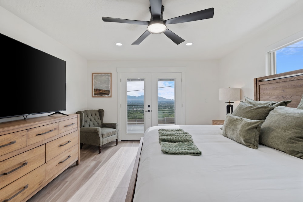 All-new Luxe Stay Views, Sauna & Hot Tub 7 Bedroom Villa