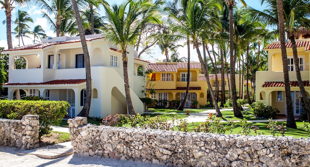 Los Corales Beach Village