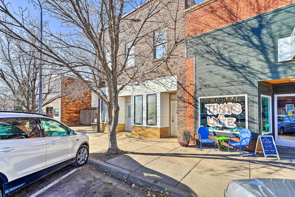 Pet-friendly Downtown Hettinger Apt w/ Yard! view 3