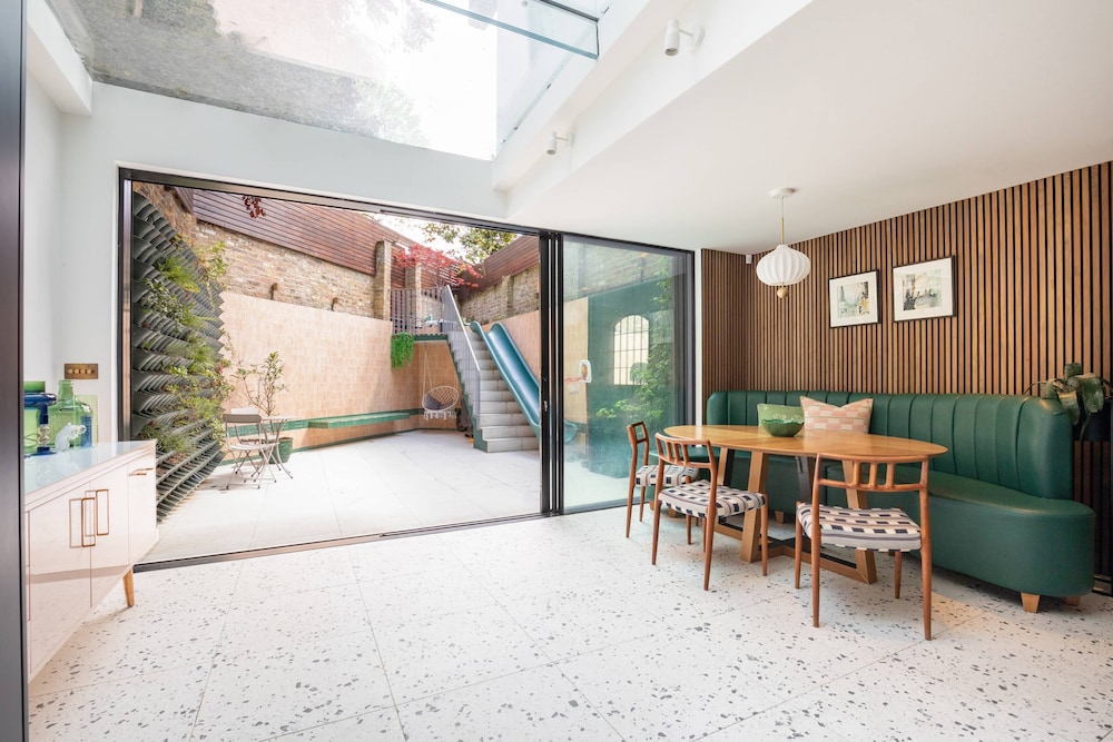 Westbourne Park Road XVI by Onefinestay