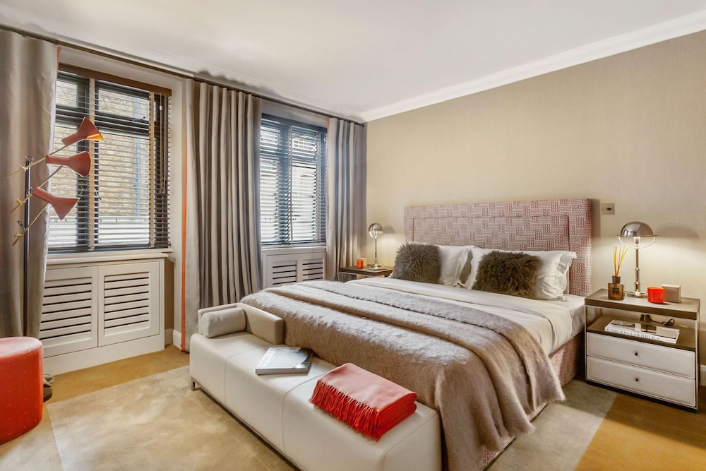 Knightsbridge 3-bed 2-bath by Harrods