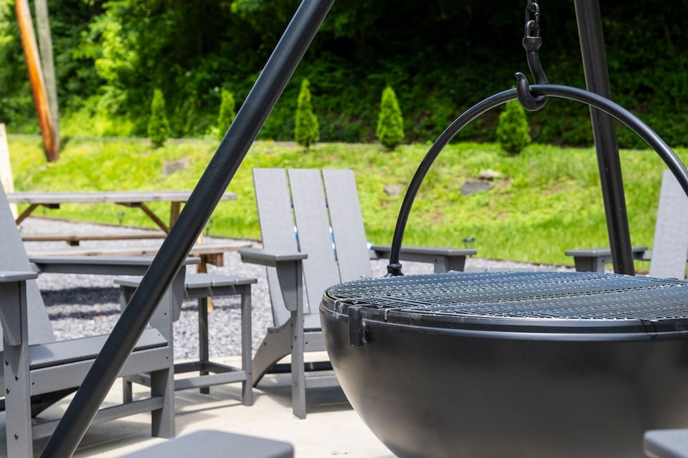 Pet-friendly Cabin 1 Gburg Fire Pit Games