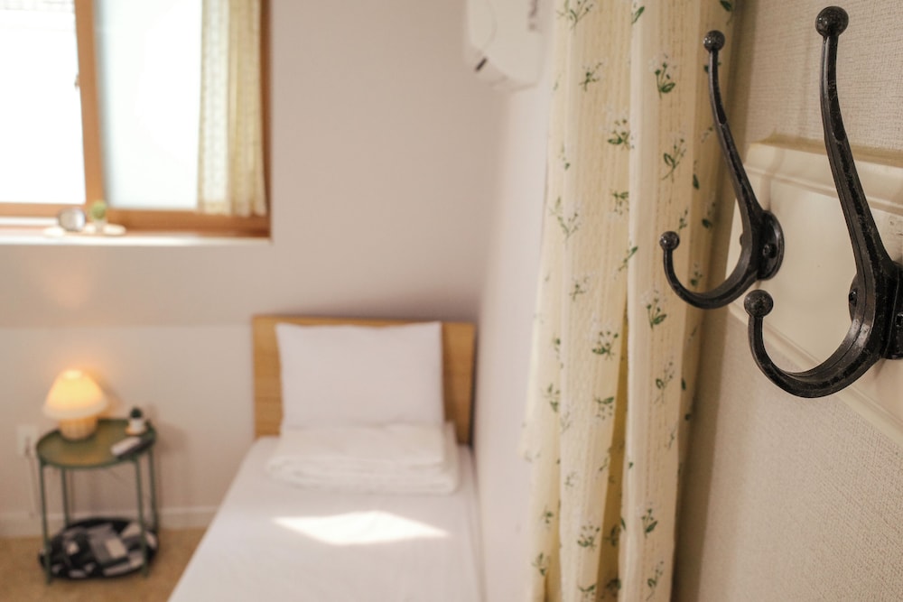 Starria Hostel foreign guest only 28