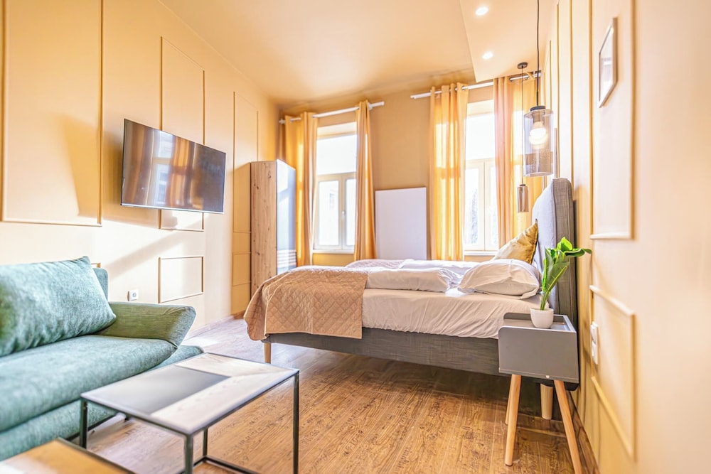 Group Friendly 4BR Near Westbahnhof