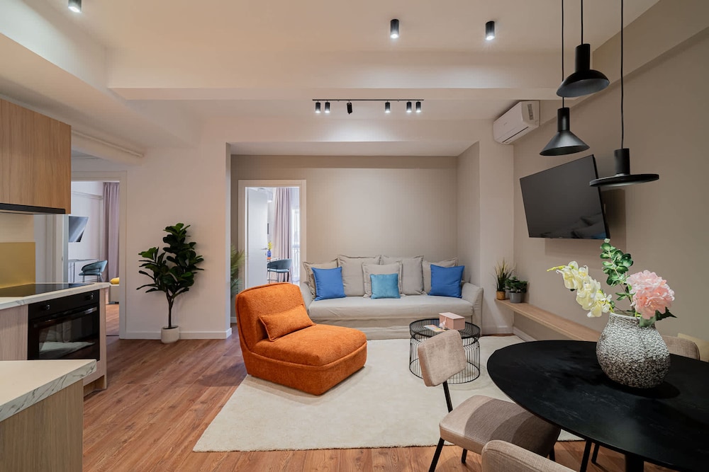 Modern Spacious 2BR Steps to Cismigiu Gardens