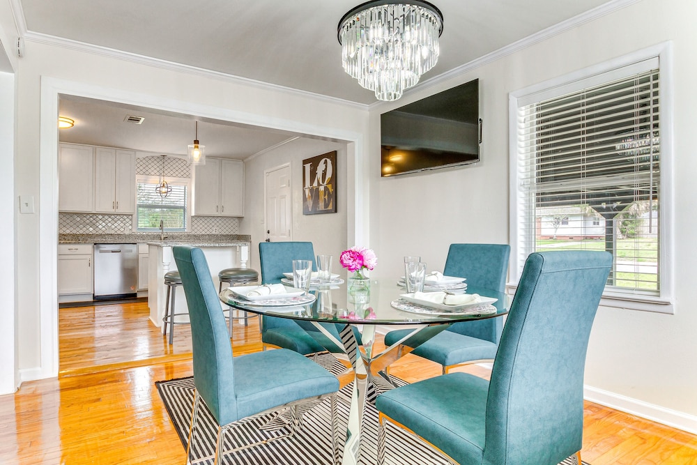 Pensacola Home w/ Covered Patio: 1 Mi to Downtown!