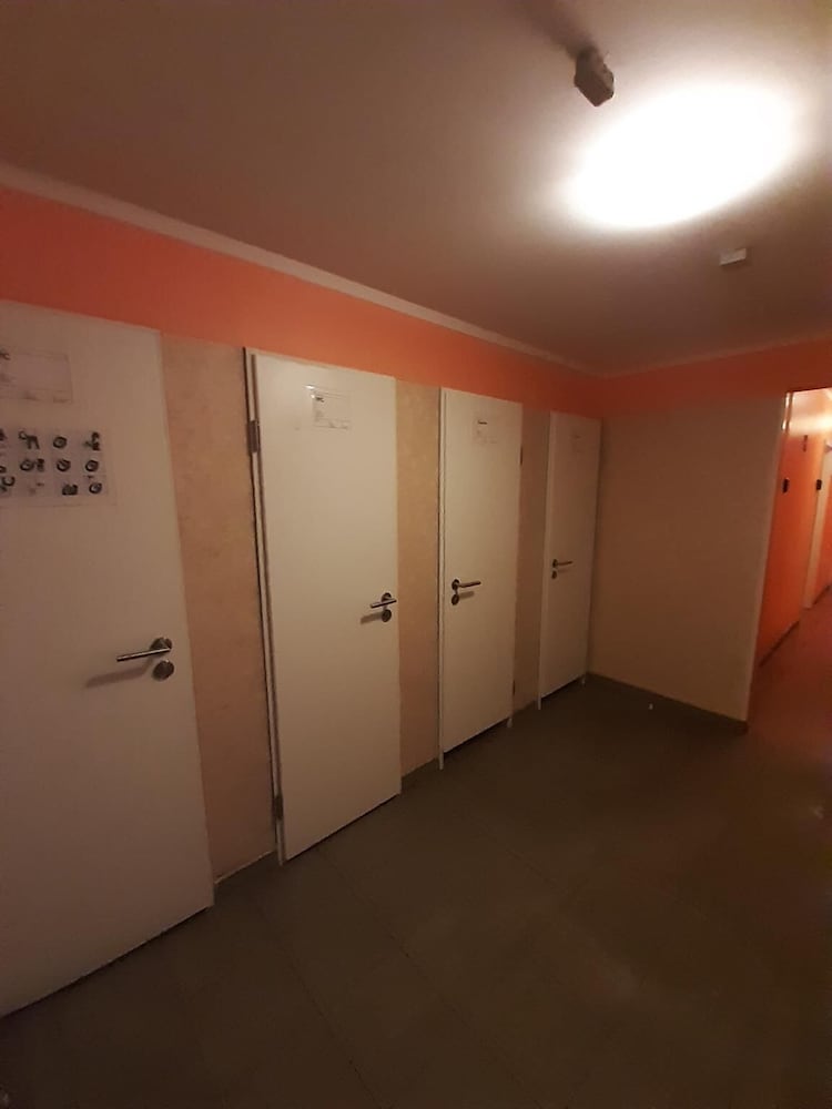 2-Rent Group Hostel Rooms&Apartments TUB19A