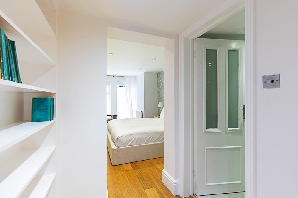 Charming Two-Bedroom Flat in West Hampstead