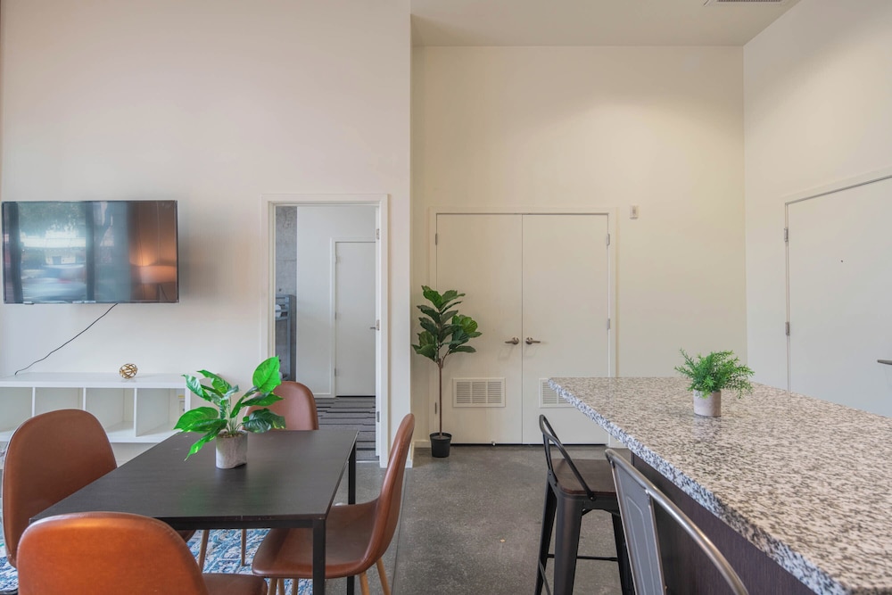 ROVE LIVING/KL - Roosevelt Point