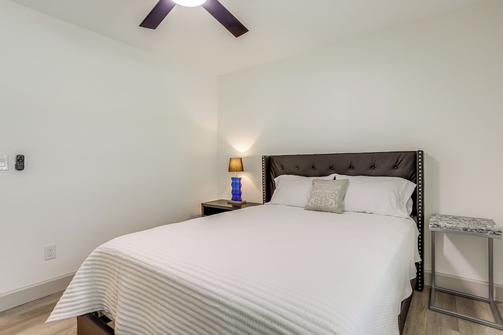 < 1 Mi to Main St & Amphitheater: Woodstock Home!