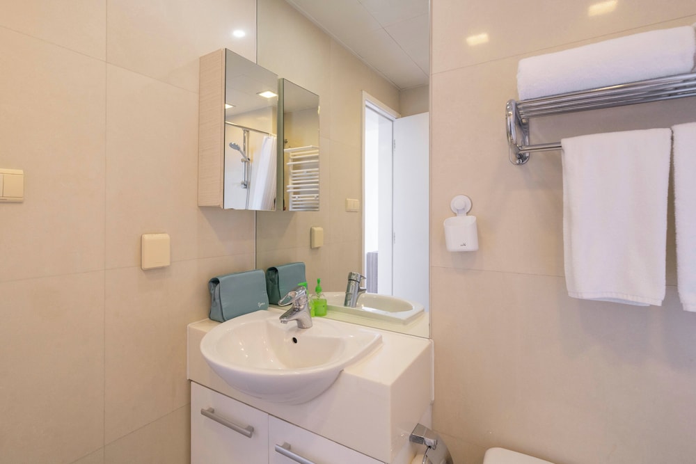 Tyms Family 3BR 2BA Apt Xujiahui Metro