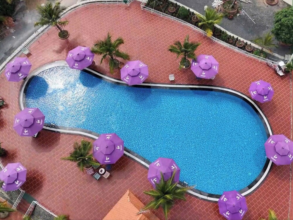 Rooster Mekong Resort