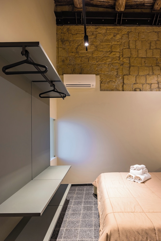 La Pinacoteca Aparthotel by NapoliApartments